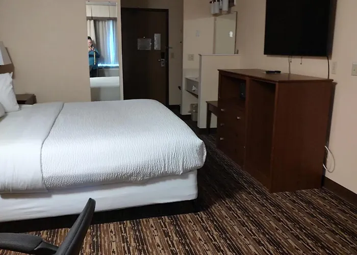 Days & By Wyndham 19th Ave/airport Dome 2* Fargo