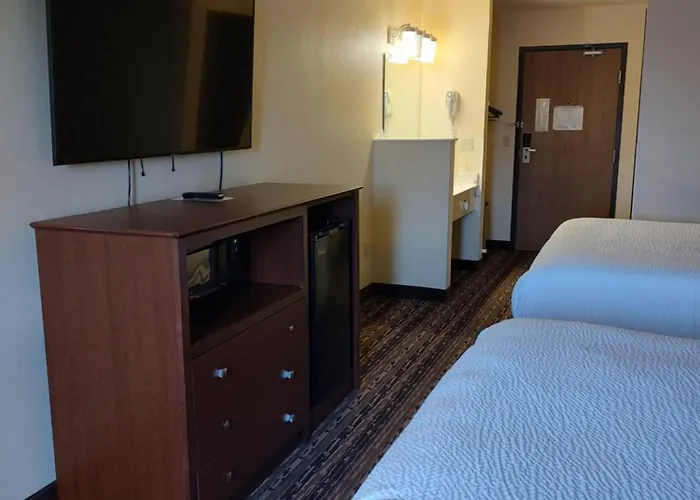 Days & By Wyndham 19th Ave/airport Dome Motel
