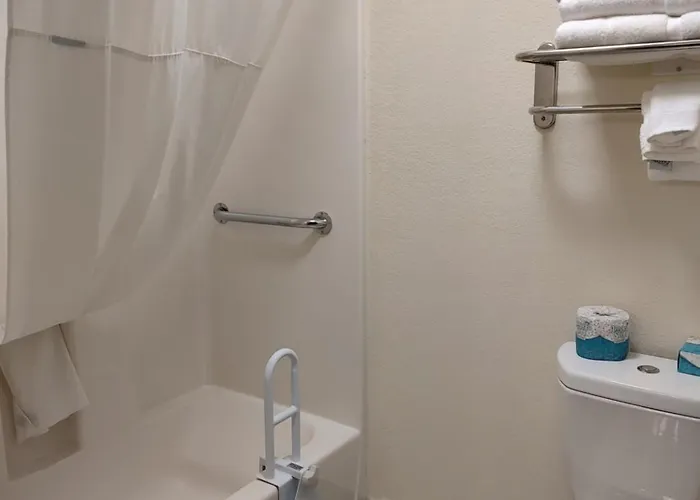 Motel Days & By Wyndham 19th Ave/airport Dome 2*