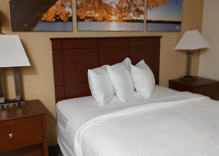Days & By Wyndham 19th Ave/airport Dome Motel Fargo