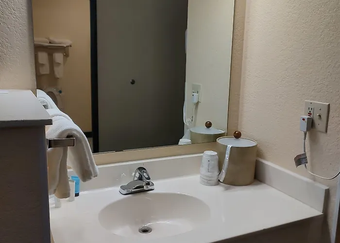 Days & By Wyndham 19th Ave/airport Dome 2* Fargo