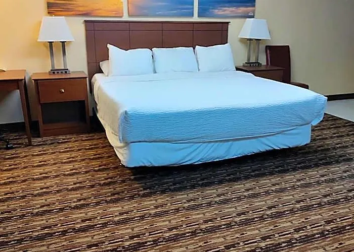 Days & By Wyndham 19th Ave/airport Dome Motel 2*