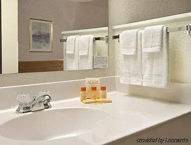 Days & By Wyndham 19th Ave/airport Dome Motel 2*
